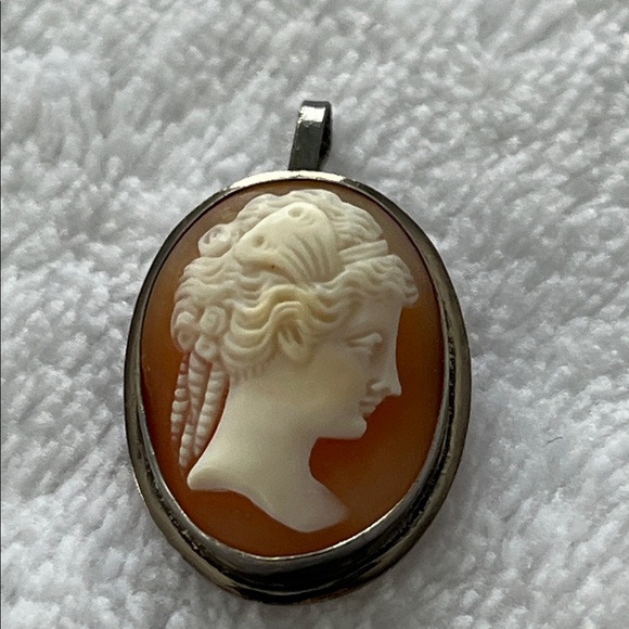Source Unknown Cameo Brooch in Orange and White - Picture 5 of 10